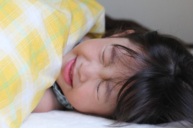 痒くて眠れない そんな子供の蕁麻疹 効果的な治療法とは いしゃまち 痒くて眠れない そんな子供の蕁麻疹 効果的な治療法とは いしゃまち